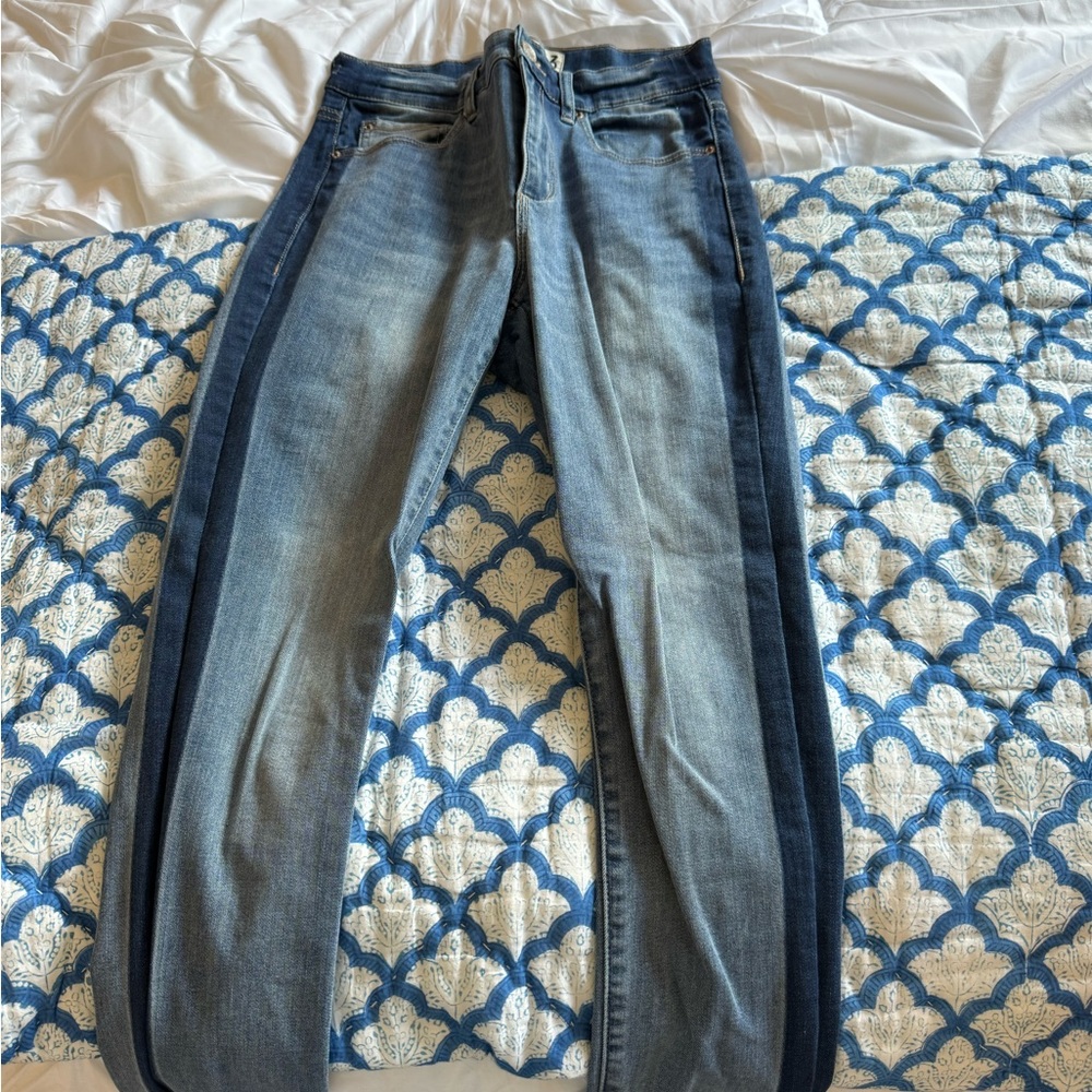 Garage blue stripe